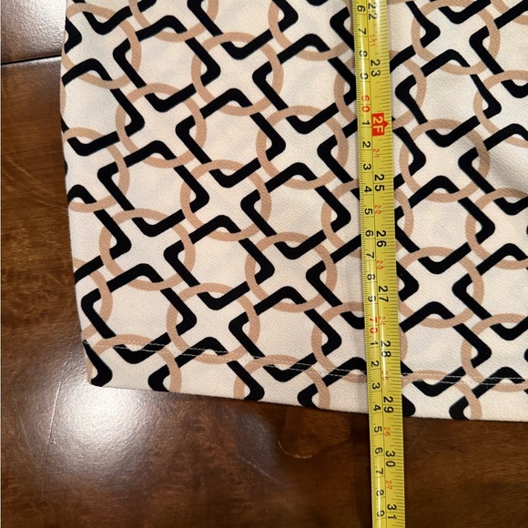 Banana Republic Black/Tan/White Knotted V-Neck Top - Picture 5 of 7